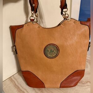 NWOT FLAWLESS MICHAEL KORS BAG CIRCA MID 1990S 

RARE FIND ‼️